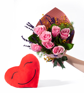 Somon Bukette 7 Pembe Gül ve Gülen Kalpli Yastık